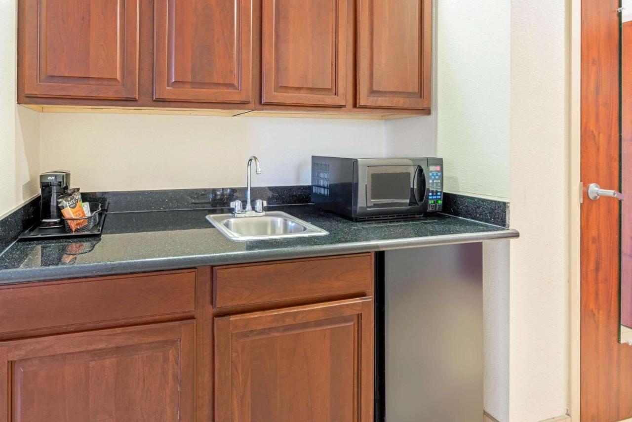 La Quinta By Wyndham Midwest City - Tinker Afb Exterior photo